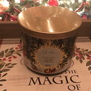 Life at Home Scented Festive Candle ‘Cedar Wreath’  and Snowflake Ornament